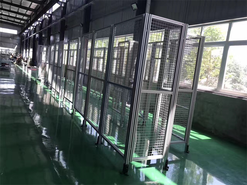 户外小黄片在线下载护栏